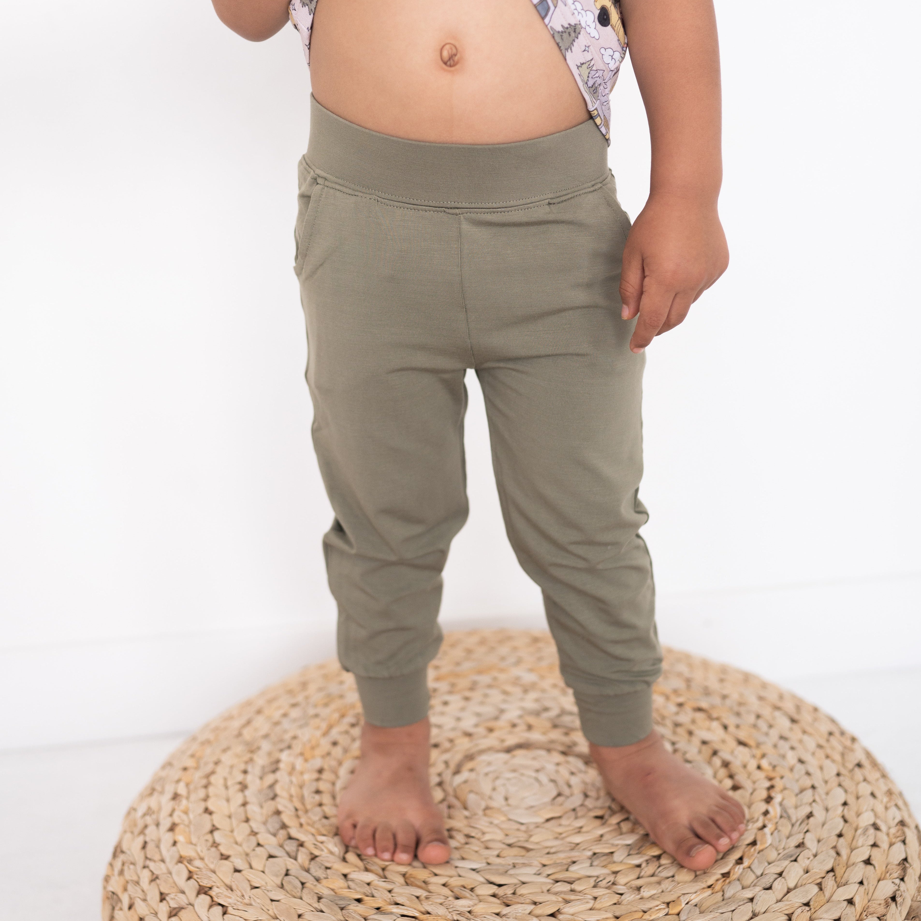 Ploom Jogger in Vintage Green made of soft bamboo with a pocket.