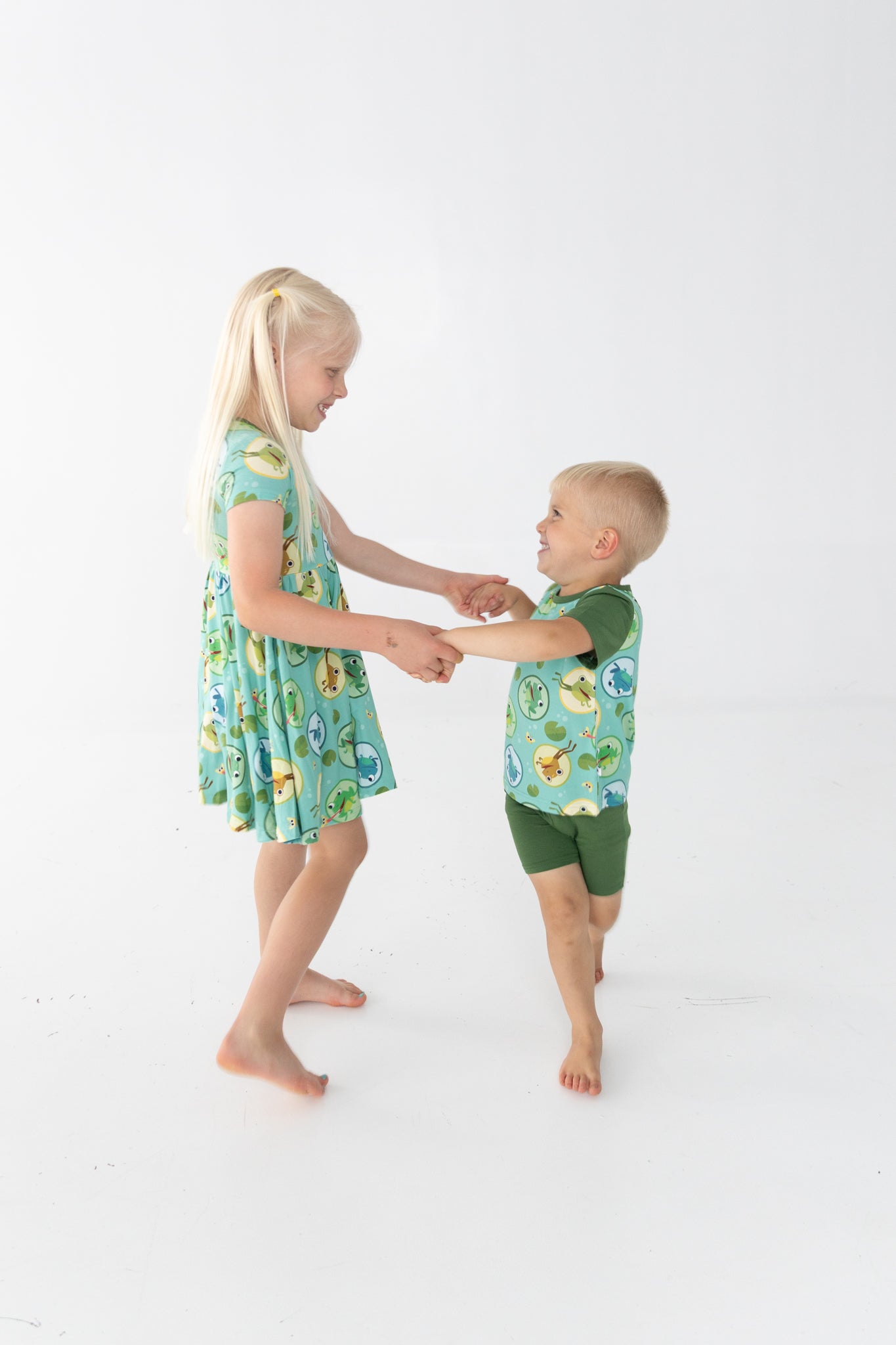 T-shirt and Biker Set - Super Simple™ 5 Little Speckled Frogs - Tencel™ Modal